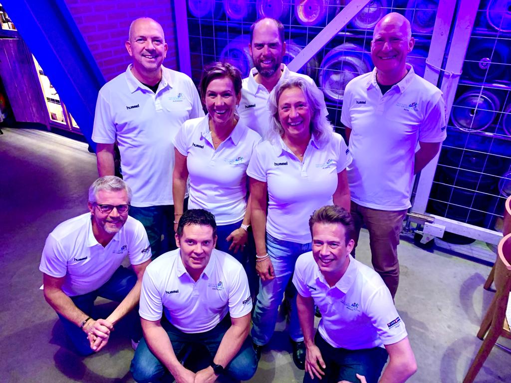 v.l.n.r. Henk van Ham, Alexander Schiebroek, Anthony van Hout, Esther de Wert, Robert van Overbeek, Jeanine van Geest, Joost van Kuringen en Ron Wijffelaers
